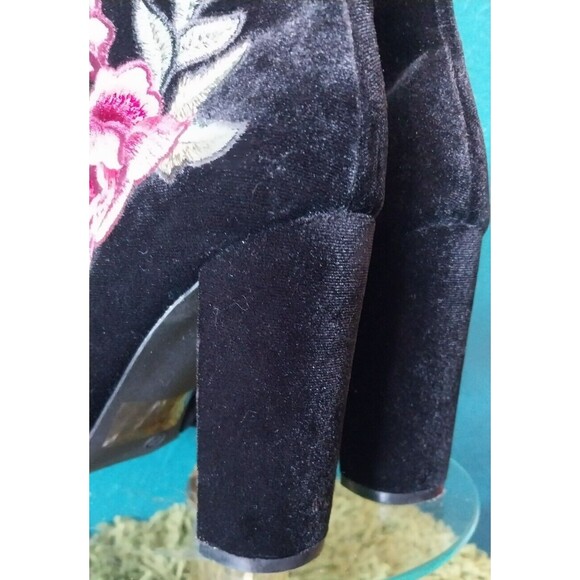 Black Velvet Embroidered Roses Open Toe Ankle Bootie Heels Size 7.5 Wild Diva - Picture 3 of 8